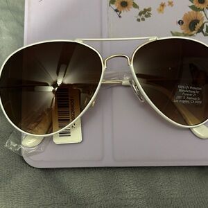 Stylish Aviator Sunglasses with Brown Lenses